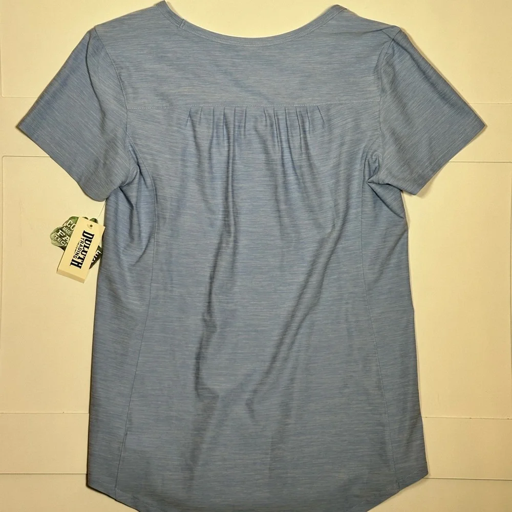 NWT Duluth Trading Co Women’s Light Blue Short Sleeve V-Neck Active Tee Size XS - Picture 8 of 8